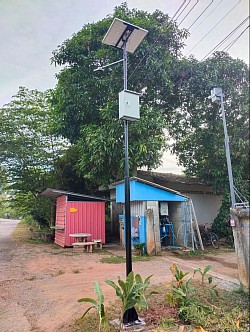 โคมไฟถนนโซล่าเซลล์  ออกแบบและสร้างโดย ช่างไฟฟ้าพะเยา